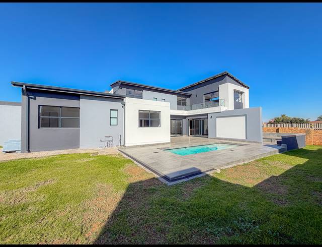 4 BEDROOM FREEHOLD FOR SALE IN MIDSTREAM HEIGHTS